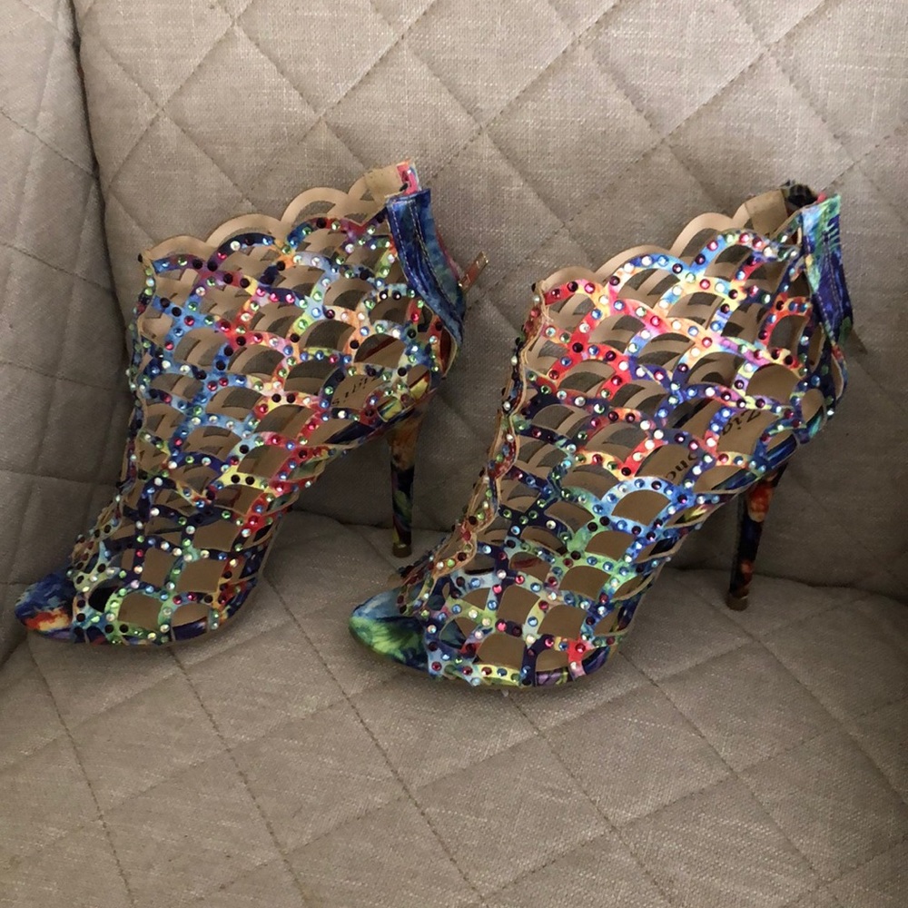 ZIGI SOHO STUDDED HEELS NEW SIZE 7.5
